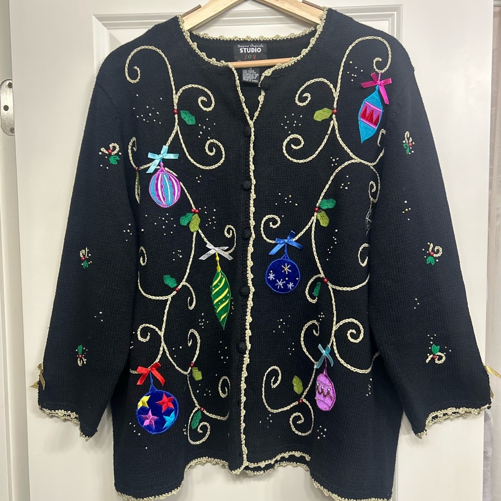 Vintage Embroidered Holiday/Christmas Sweater